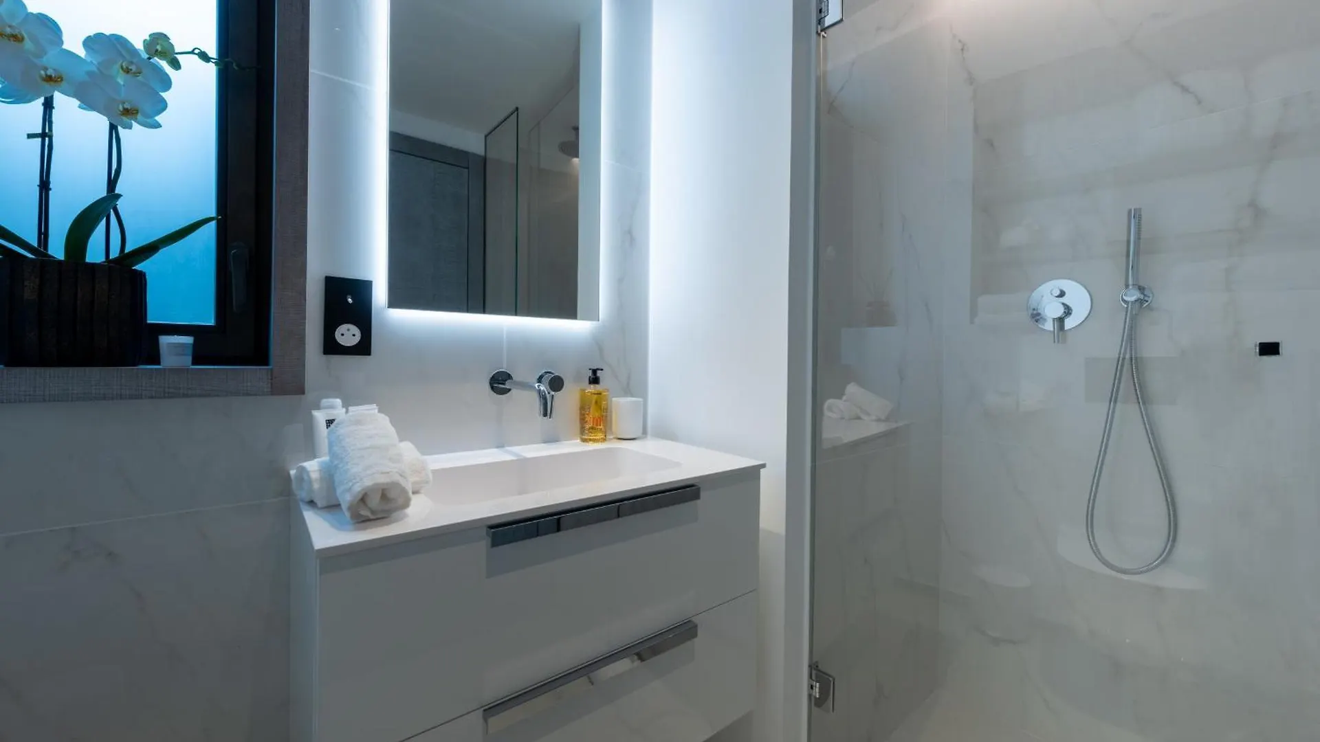 Apartment Appartement De Luxe A Courchevel: 5 Chambres, Terrasse Et Service De Conciergerie - Fr-1-613A-37 France