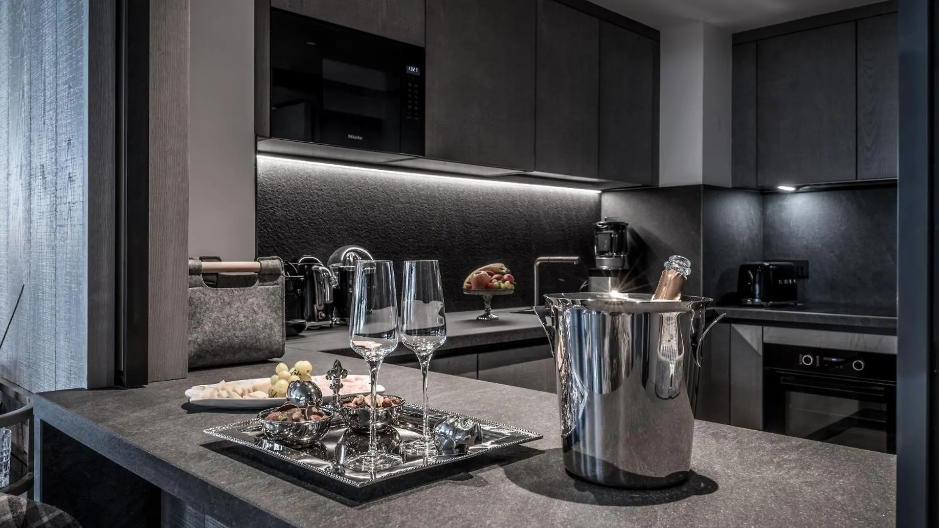 Appartement De Luxe A Courchevel: 5 Chambres, Terrasse Et Service De Conciergerie - Fr-1-613A-37