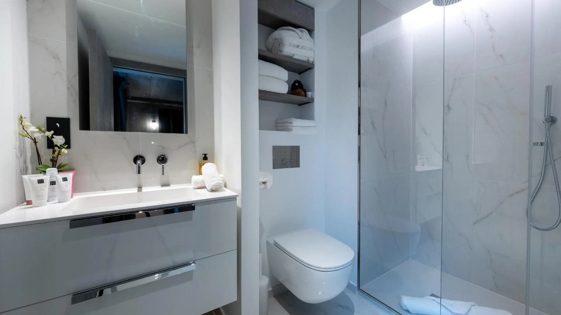 Appartement De Luxe A Courchevel: 5 Chambres, Terrasse Et Service De Conciergerie - Fr-1-613A-37 0*, Courchevel France